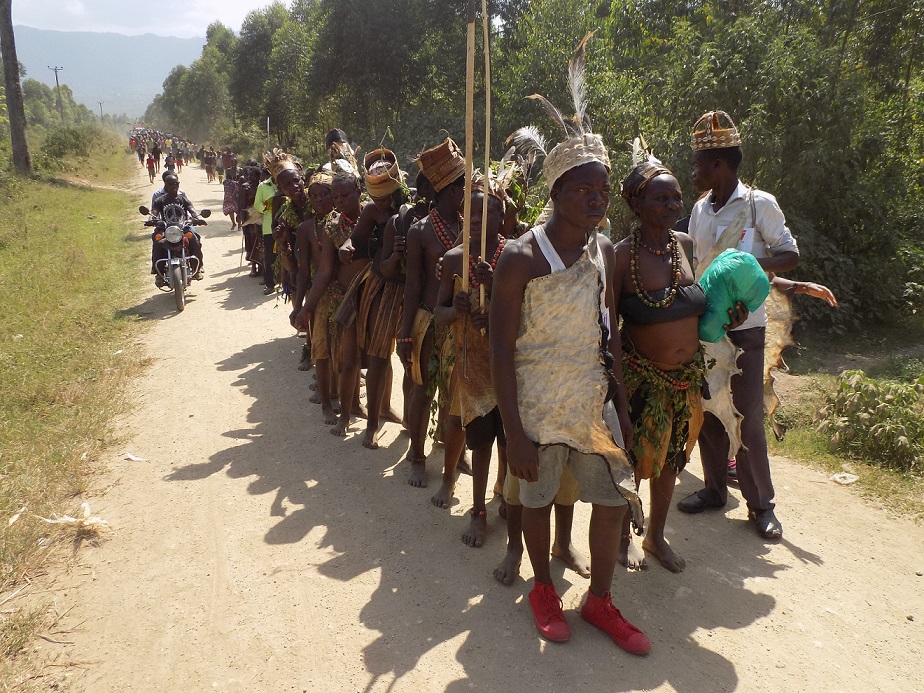 Hugu clan members turned heads with their antique traditional regalia